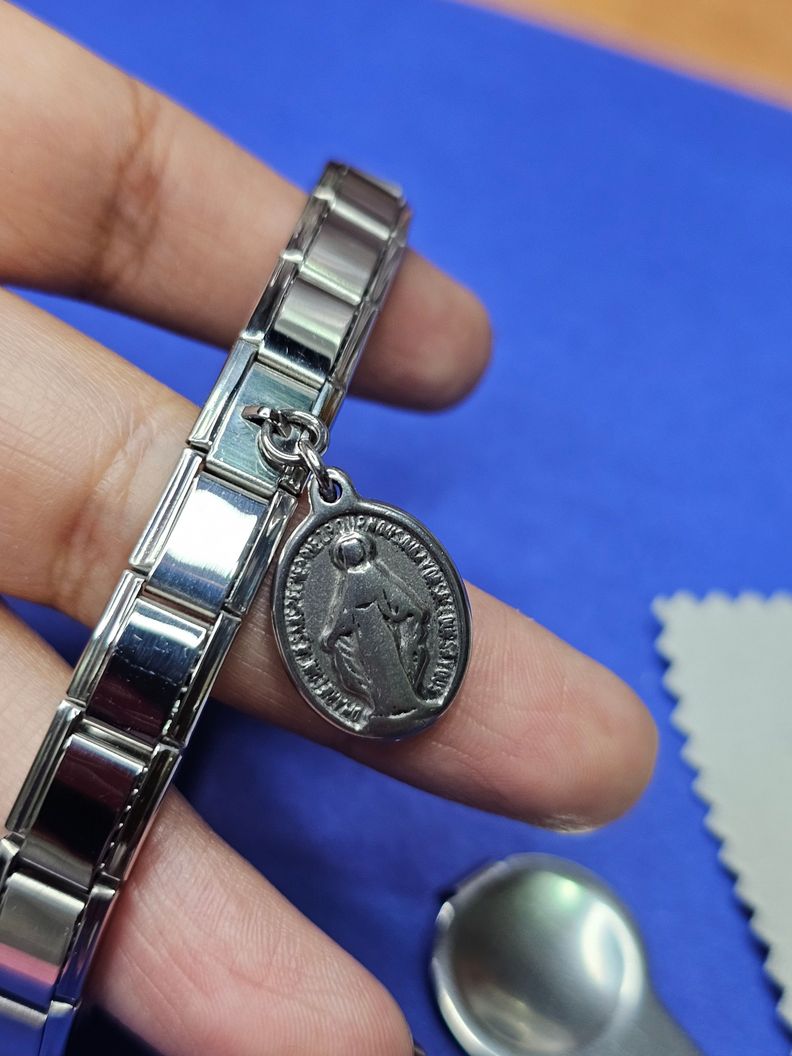 Charm Medalla Milagrosa – Protección y Fe-1