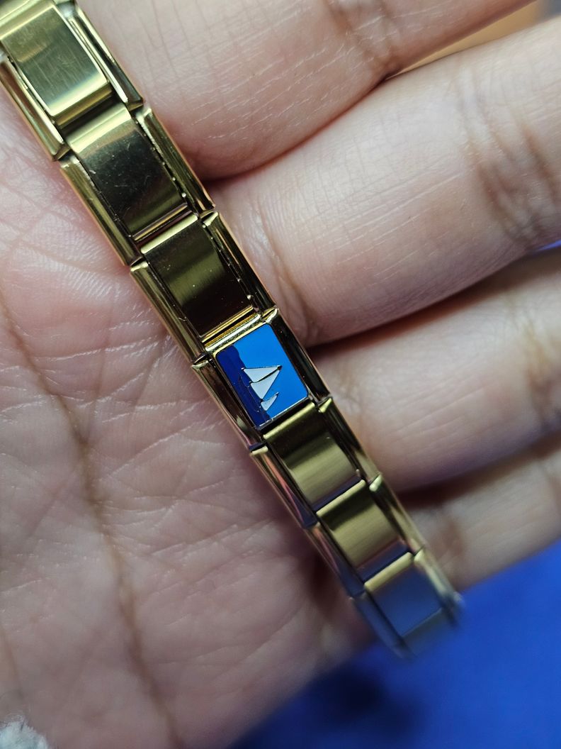 Charm Velero Dorado – Espíritu Libre y Aventurero-2