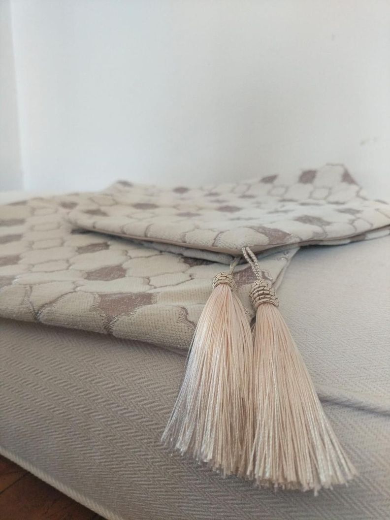 Camino de Mesa 180 cm. Tela Beige-0