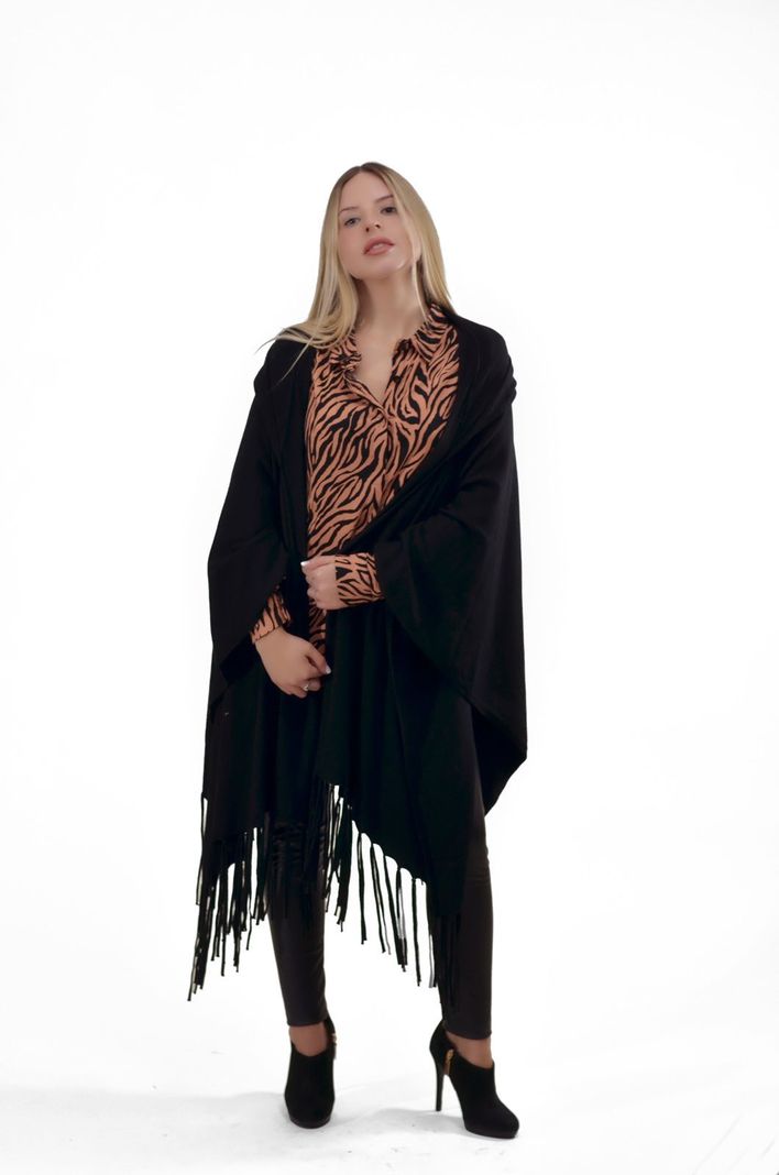 Poncho Flecos Negro Alexandra Cid-0