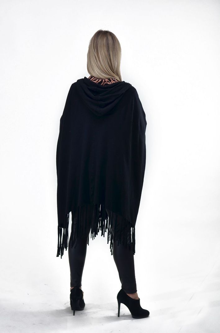 Poncho Flecos Negro Alexandra Cid-2
