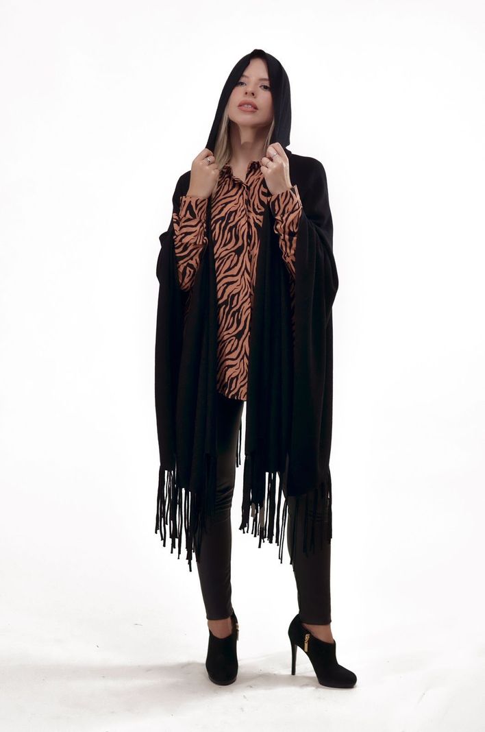 Poncho Flecos Negro Alexandra Cid-1