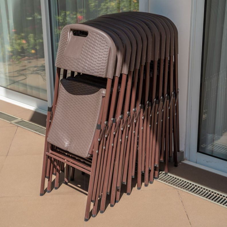 Silla plegable con asa color café-3