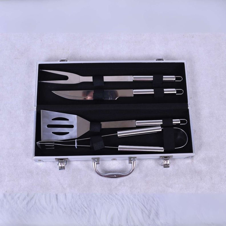 Set 4 accesorios parrilleros de acero y maletin de metal-3
