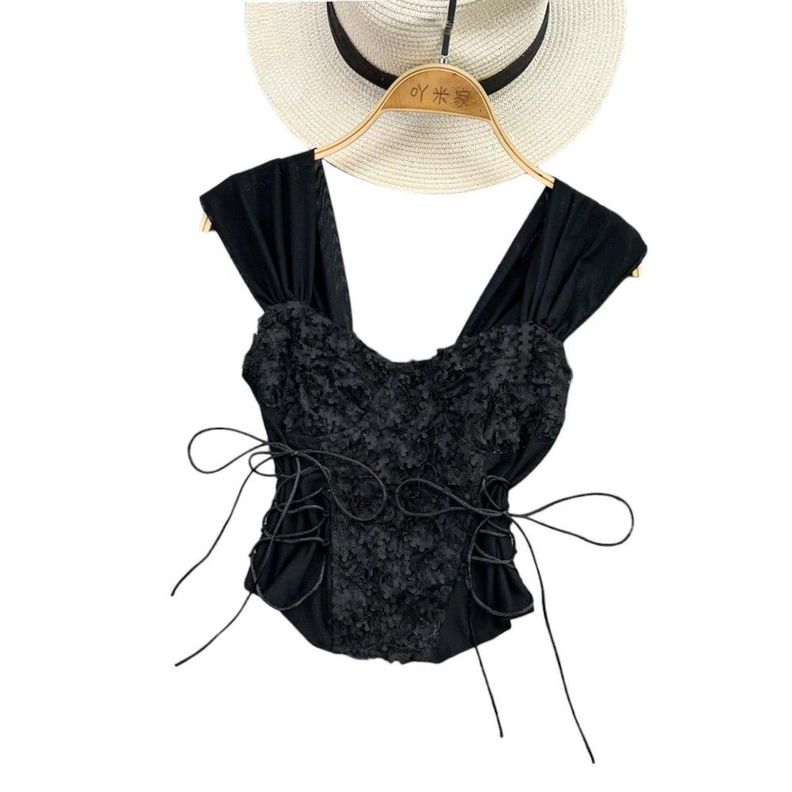 Crop Top De Moda Con Encaje Y Mangas Cortas-1