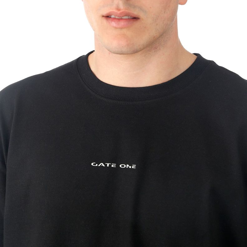 Polera Manga Corta Negra Estampado Delantero y Trasero-0