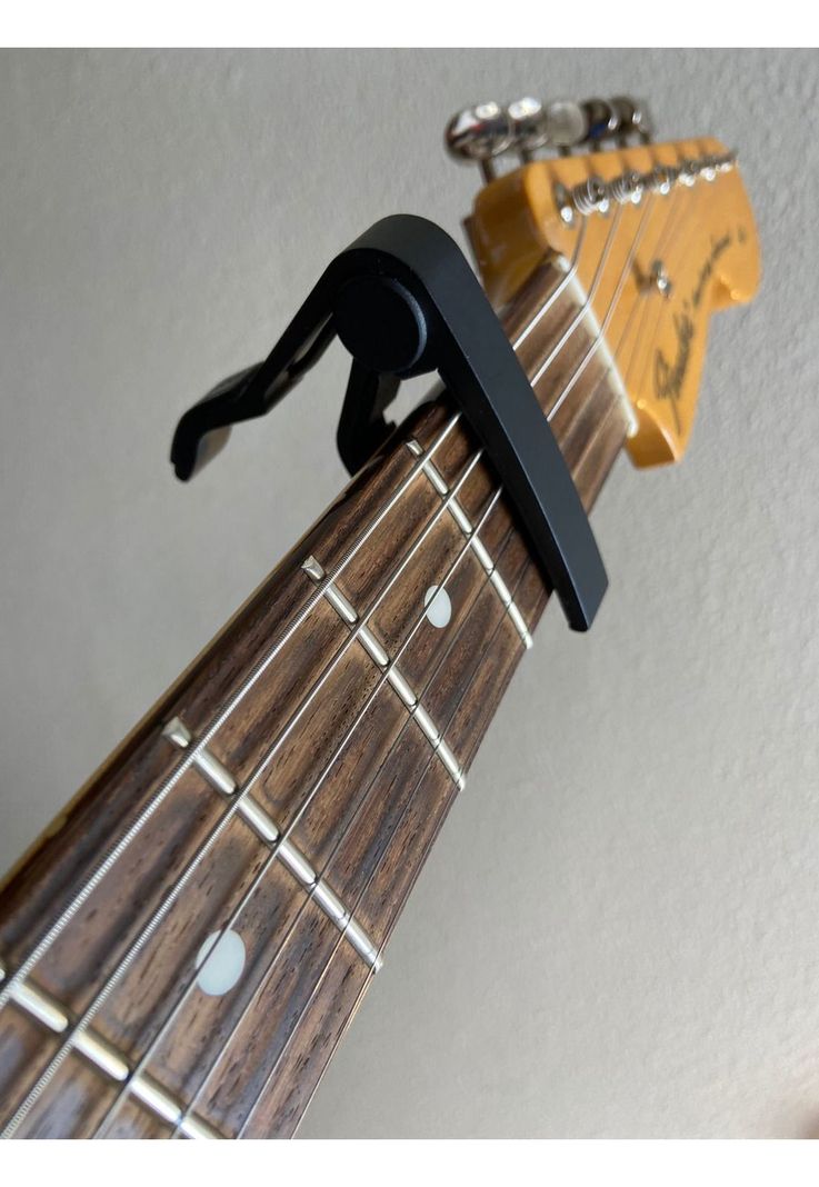 Cejillo para guitarra acústica o eléctrica Freeman FRGCP7-1