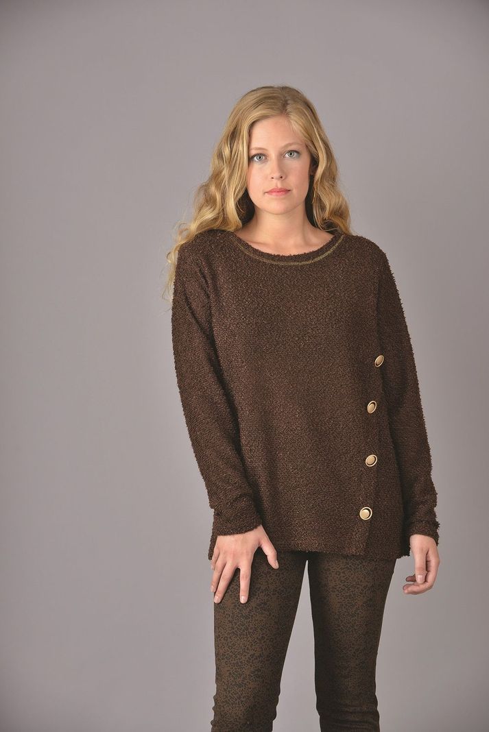 Polera boucle botones café -0