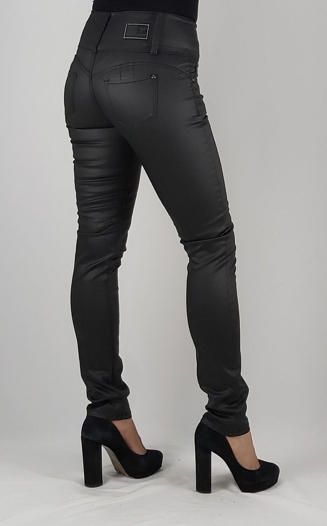 Pantalon gabardina cuero t/a pitillo negro-1
