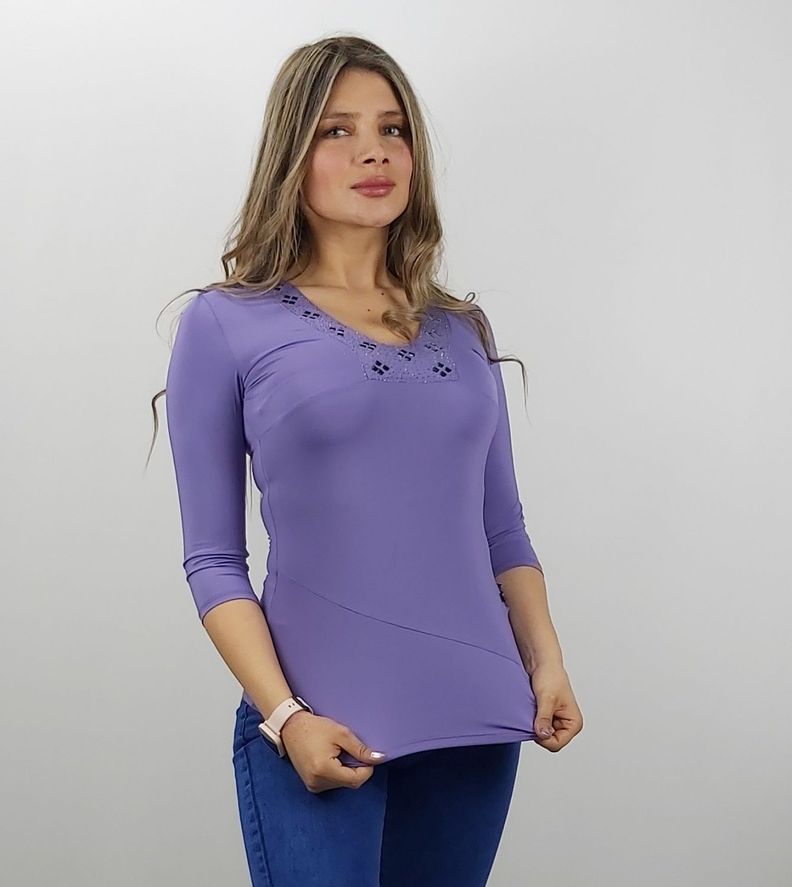 Top manga tres cuartos tachas lila