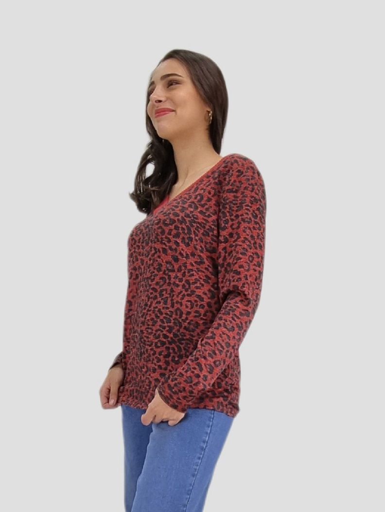 Polera hachi estampada