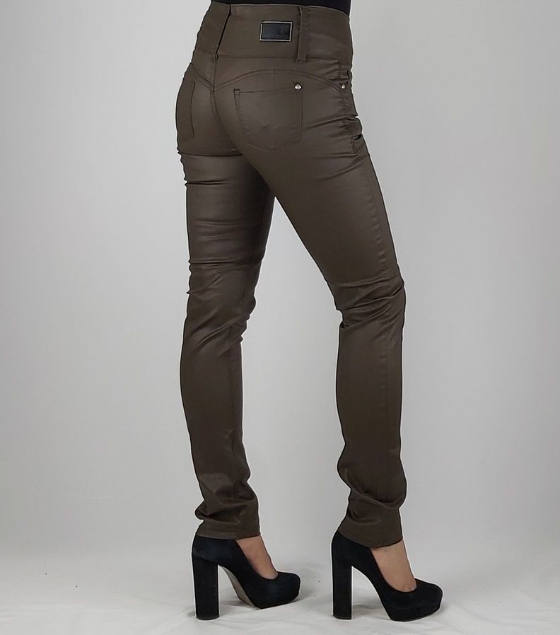Pantalon gabardina cuero t/a pitillo café-1