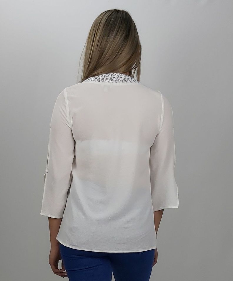 Polera blanca bordada negro-2