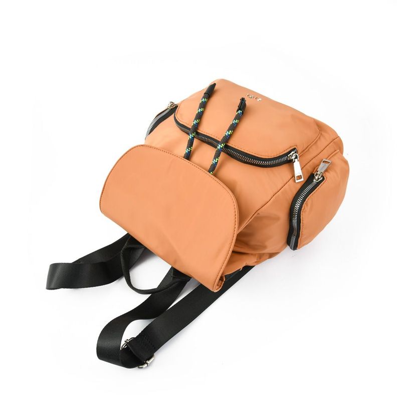 Mochila con tapa mediana simone mostaza-3