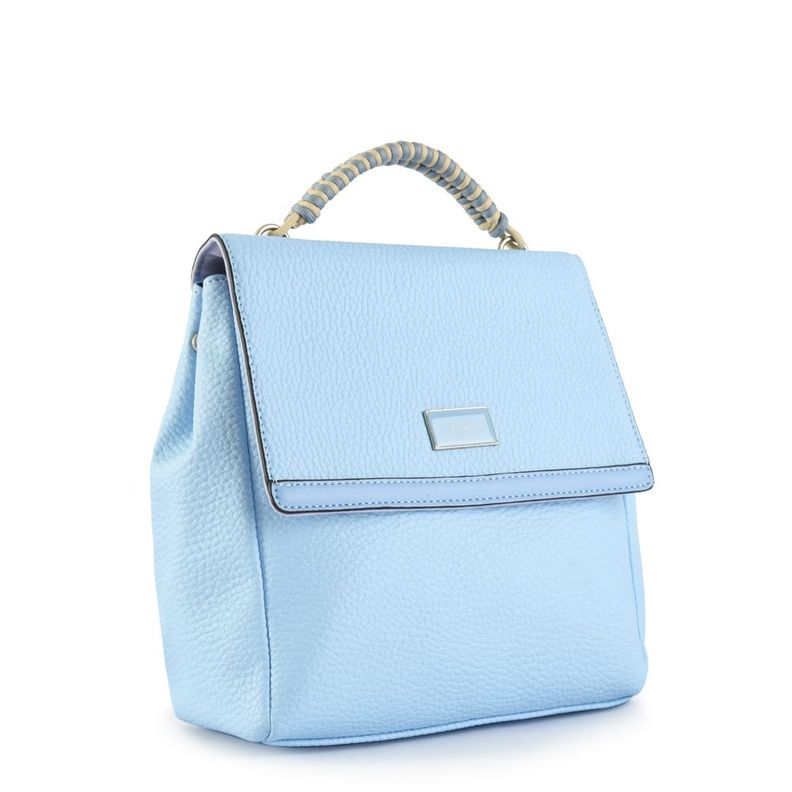 Mochila con tapa mediana alicia celeste-1