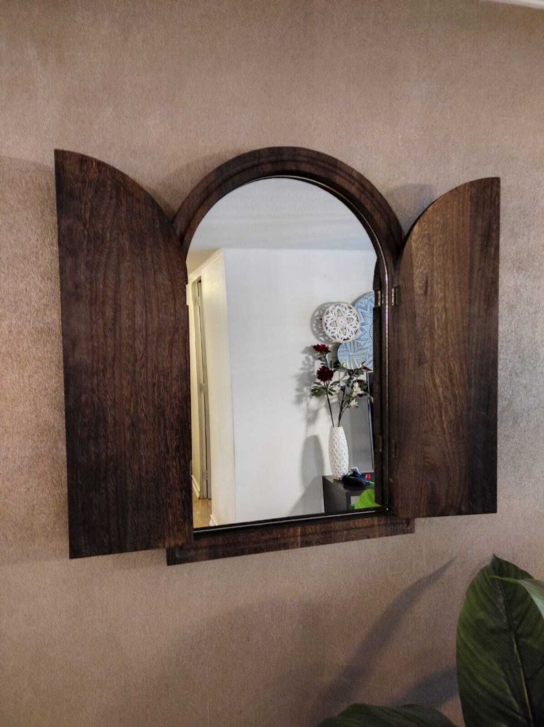 Espejo De Madera Cafe Oscuro Forma Ventana Con Puertas 44x66 Cm-1