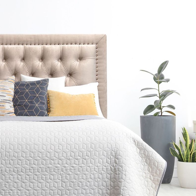 Respaldo de Cama Capitoné Frame Tachas Felpa Beige 2 Plazas-0