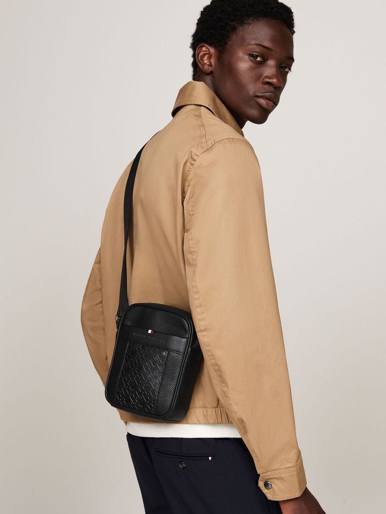 Bolso Reporter Central Monogram Negro Tommy Hilfiger-1
