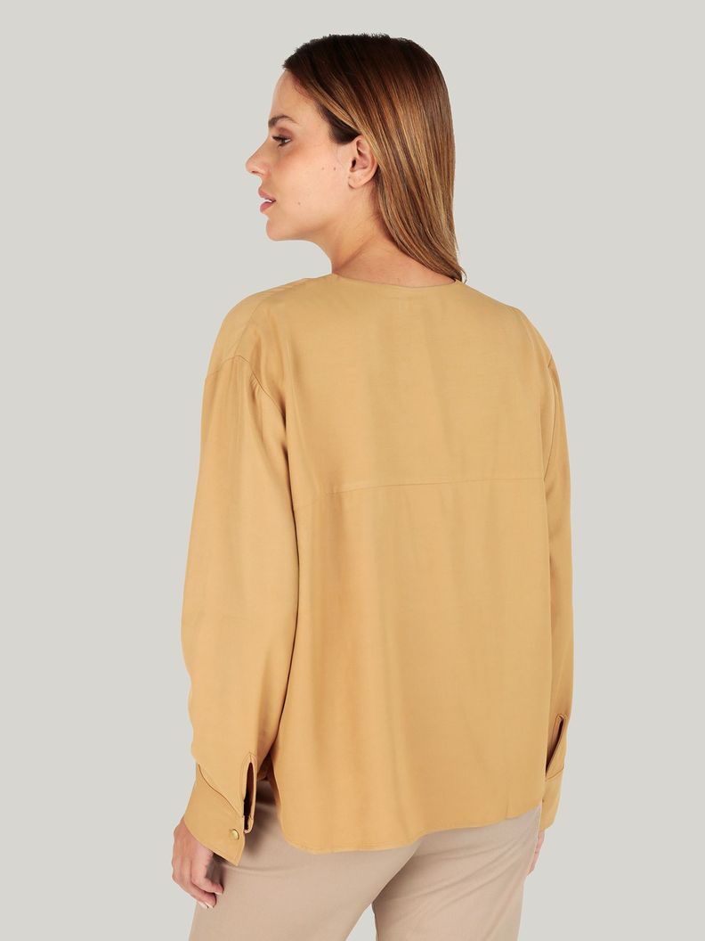Blusa Amplia Con Botón En Relieve Beige Tommy Hilfiger-2