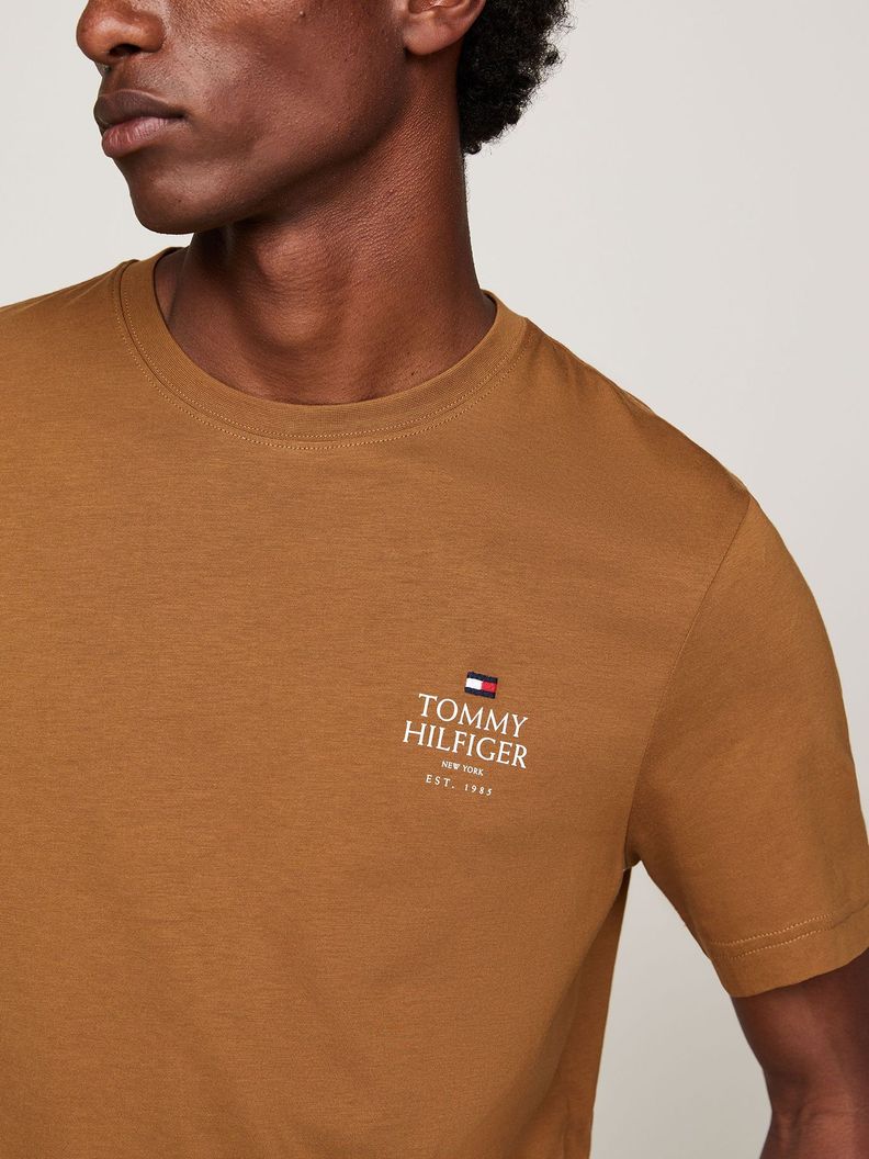 Polera De Cuello Redondo Con Logo Café Tommy Hilfiger-3