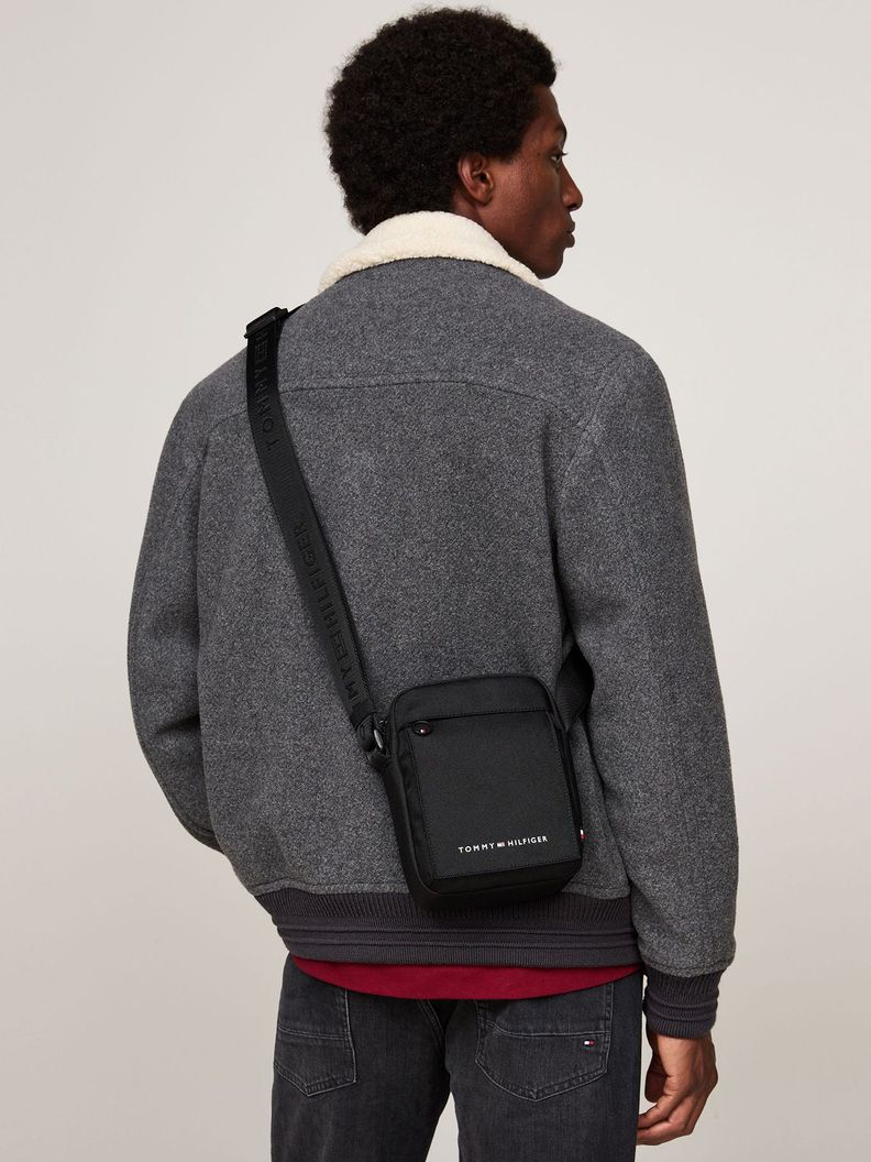 Bolso Reporter Solid Con Logo Negro Tommy Hilfiger-1
