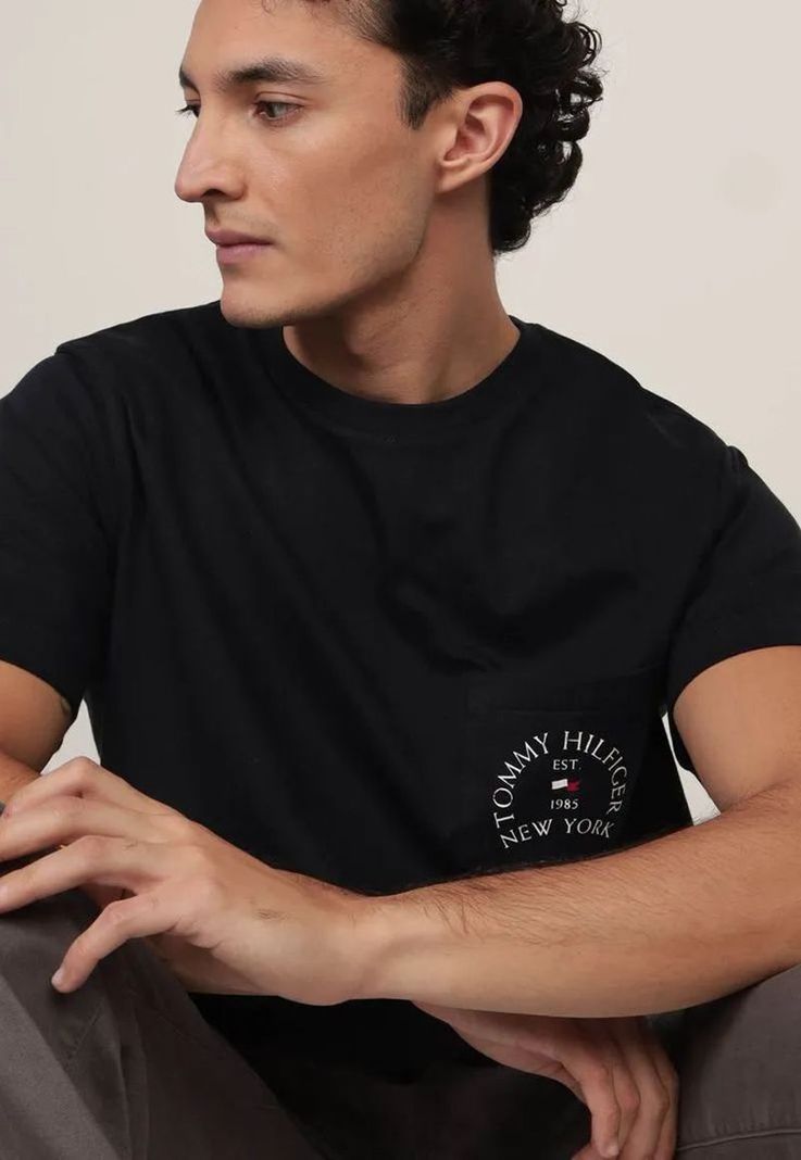 Polera Con Bolsillo Y Logo Arqueado Azul Tommy Hilfiger-3