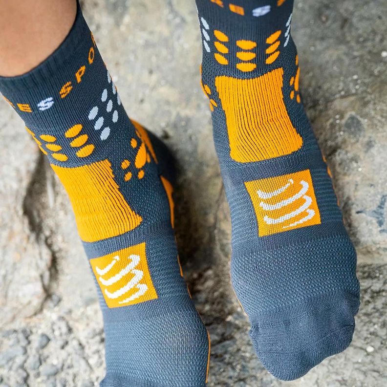 Calcetín Trekking Grey Compressport-3