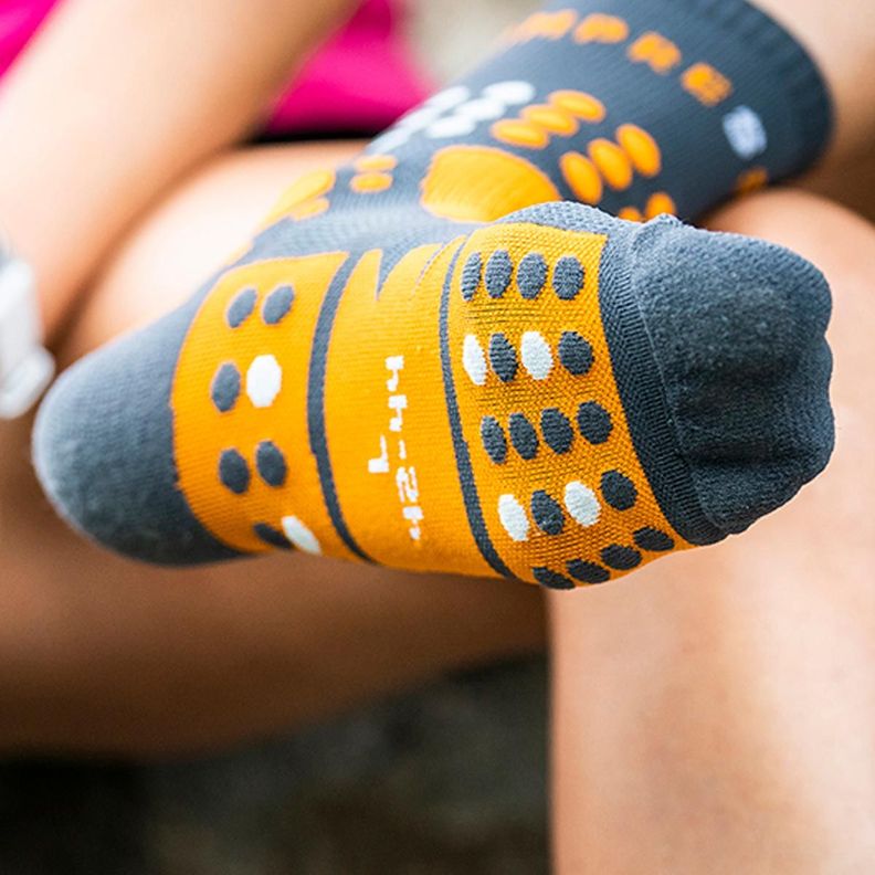 Calcetín Trekking Grey Compressport-4