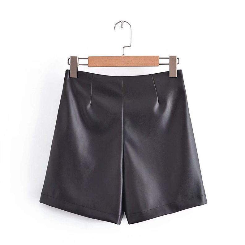 Short Tipo piel Negros con Botones Dorado-0