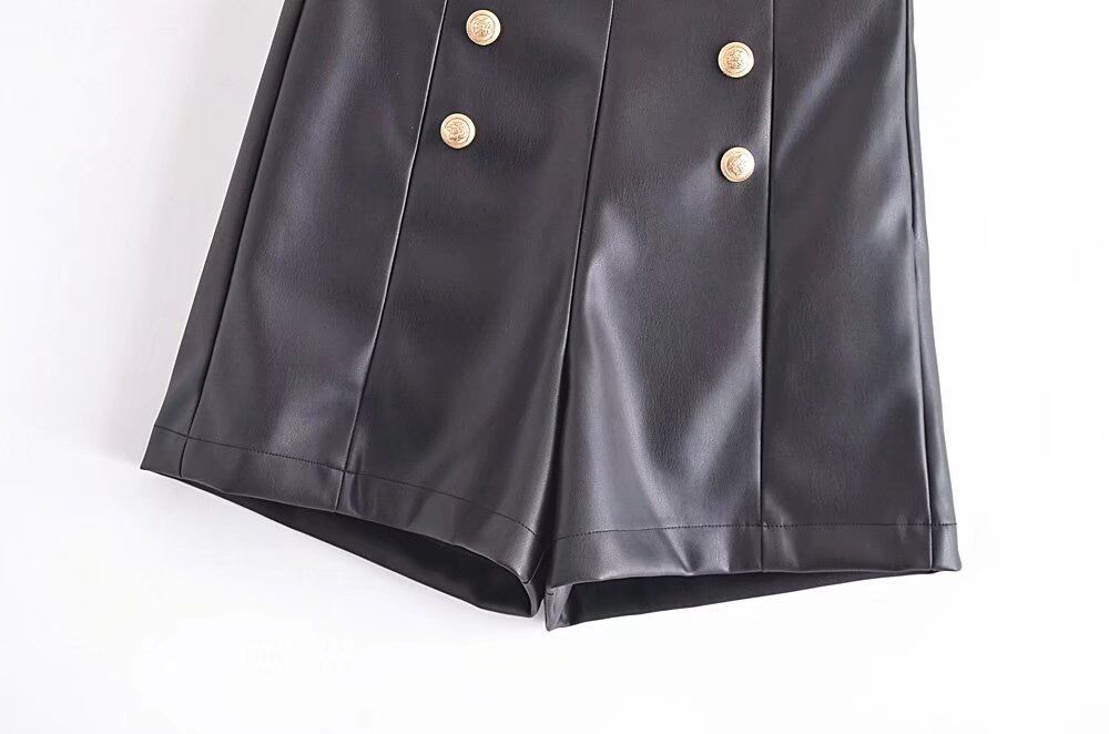 Short Tipo piel Negros con Botones Dorado-2