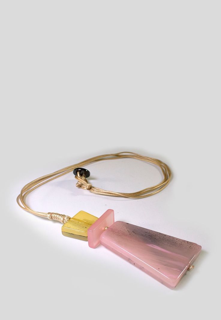 Collar Acrilico Trapecio Rosado-1