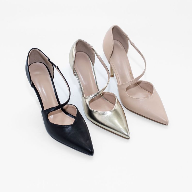 Stiletto Cerrado Correa Frontal Oro Mailea-5