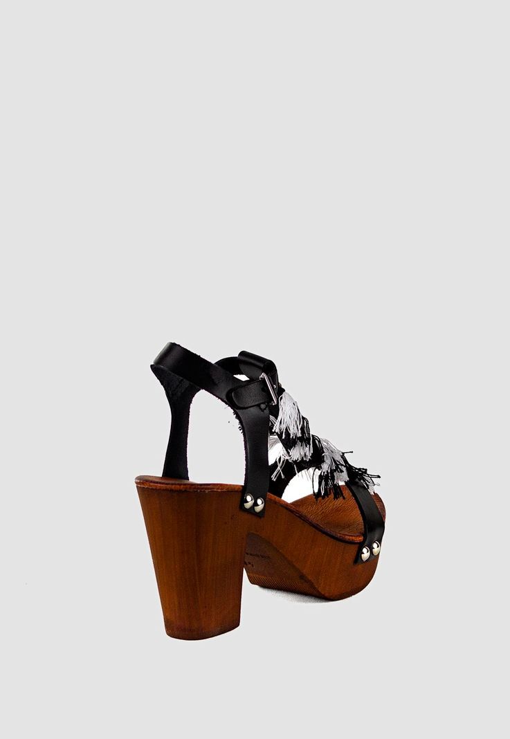 Zueco Flecos Y Tachas Negro-2