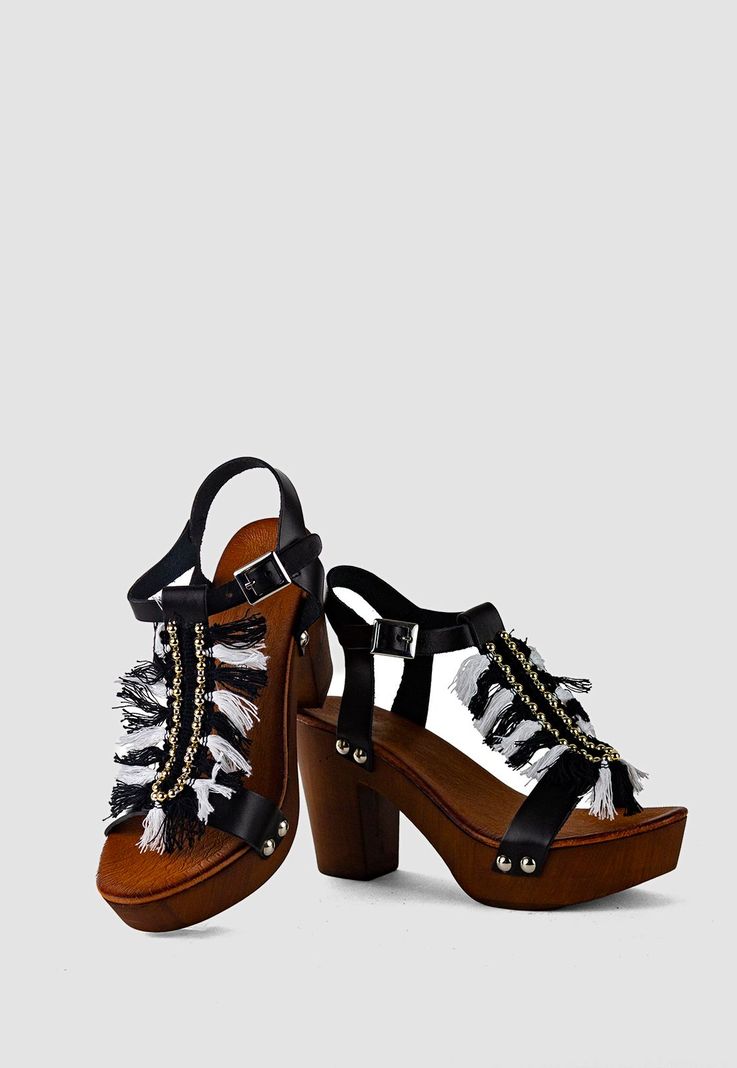 Zueco Flecos Y Tachas Negro-3