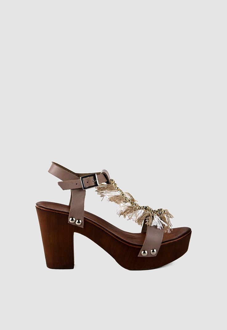 Zueco Flecos Y Tachas Taupe-1