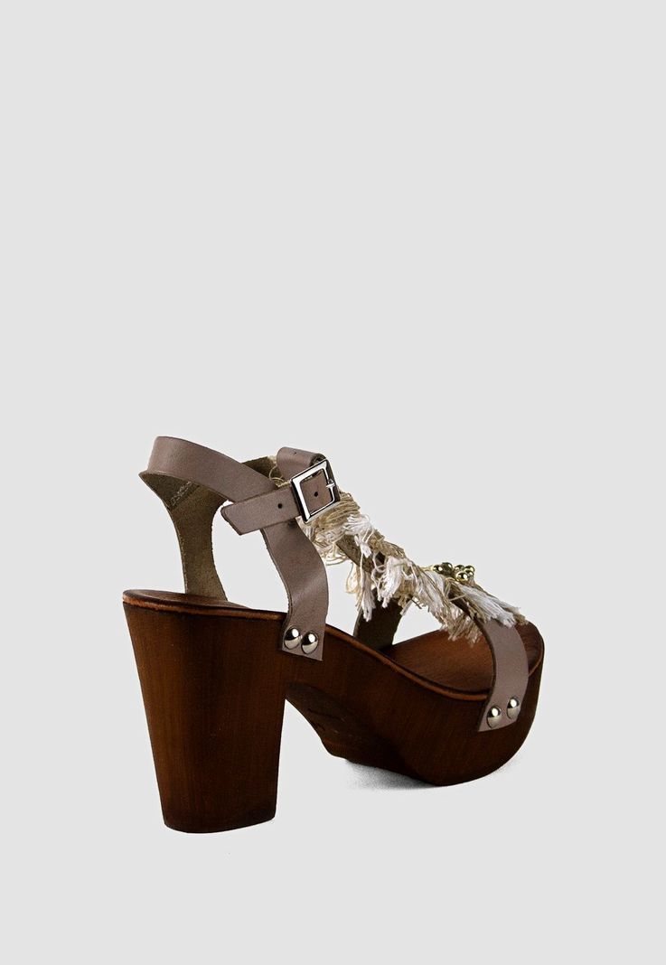 Zueco Flecos Y Tachas Taupe-2