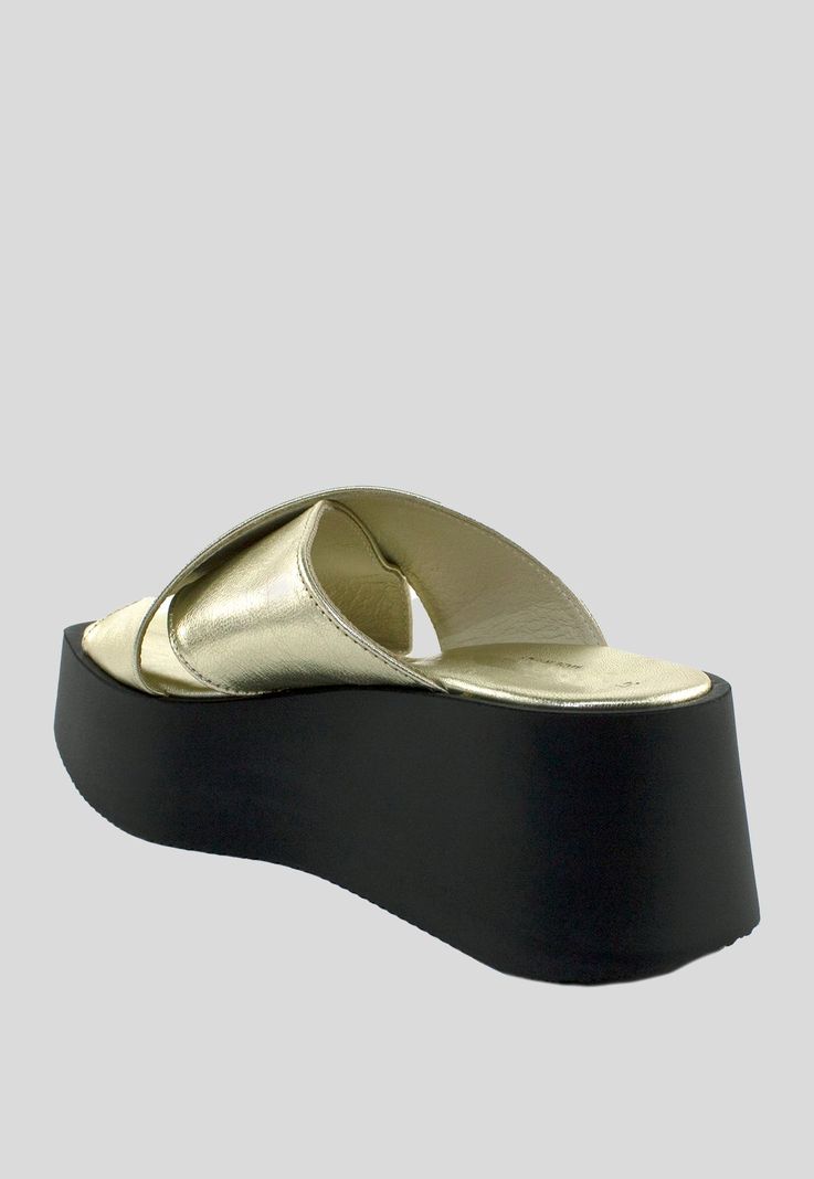 Sandalia Cuero Plataforma Cruzada Oro-2