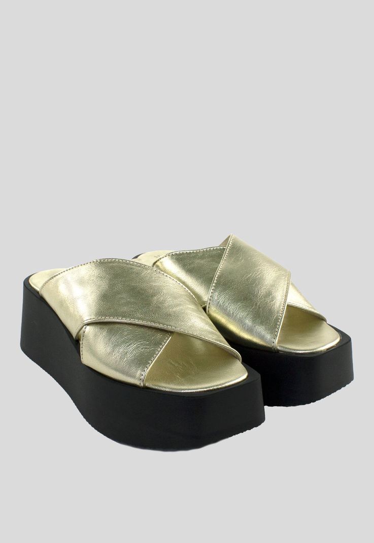 Sandalia Cuero Plataforma Cruzada Oro-3
