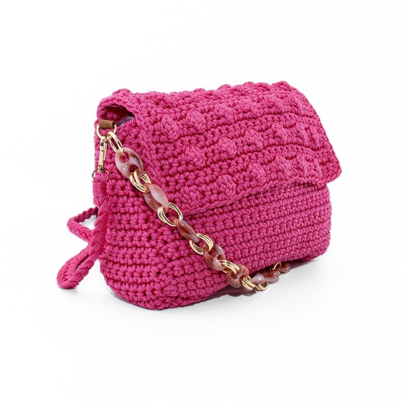 Cartera Tejida con Cadena Fuscia-1