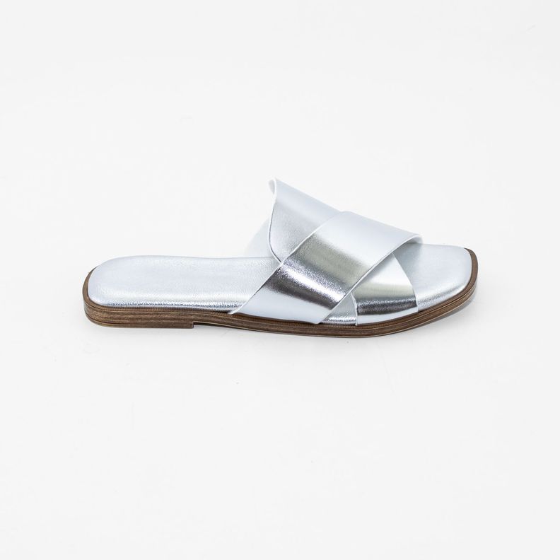 Sandalia Cuero Baja Cruz Metal Plata Mailea-0