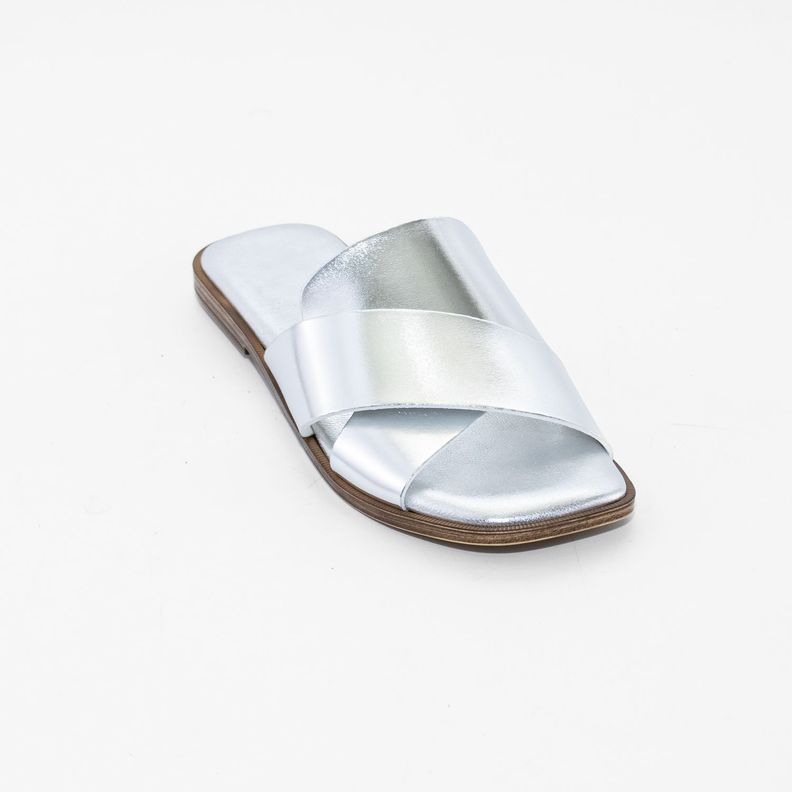 Sandalia Cuero Baja Cruz Metal Plata Mailea-1