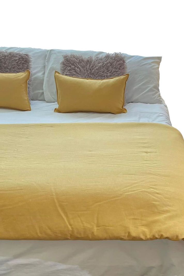 Set Piecera Lino mostaza 90 x 240 + 2 cojines 50 x 30 cm Antonia Paz-0