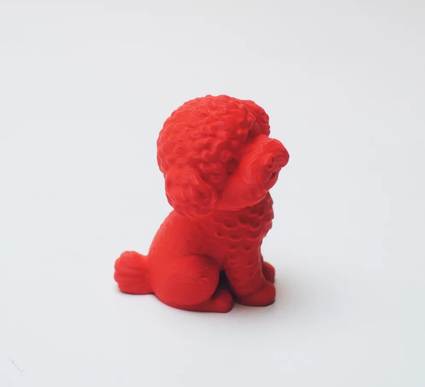 Figura de perrito rizado color rojo