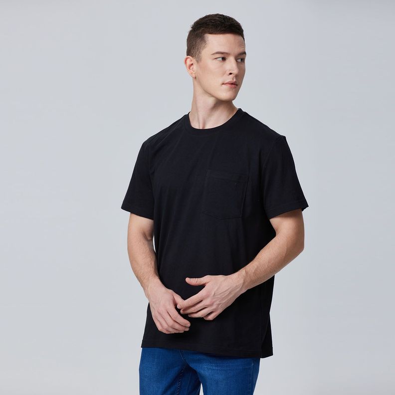 Polera Básica Con Bolsillo Negro Hombre-1