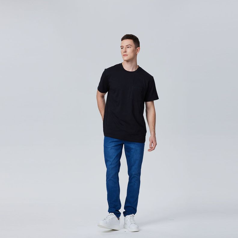 Polera Básica Con Bolsillo Negro Hombre-3