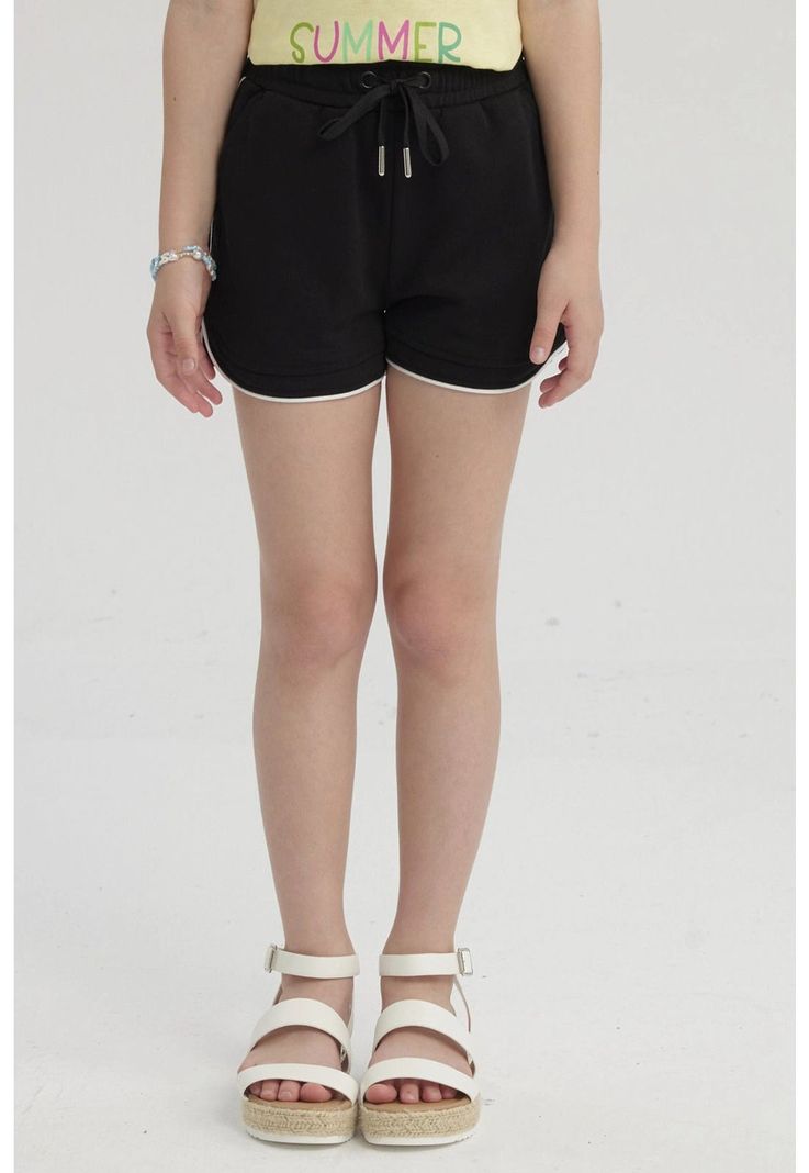 Short Niña Con Cordón Negro