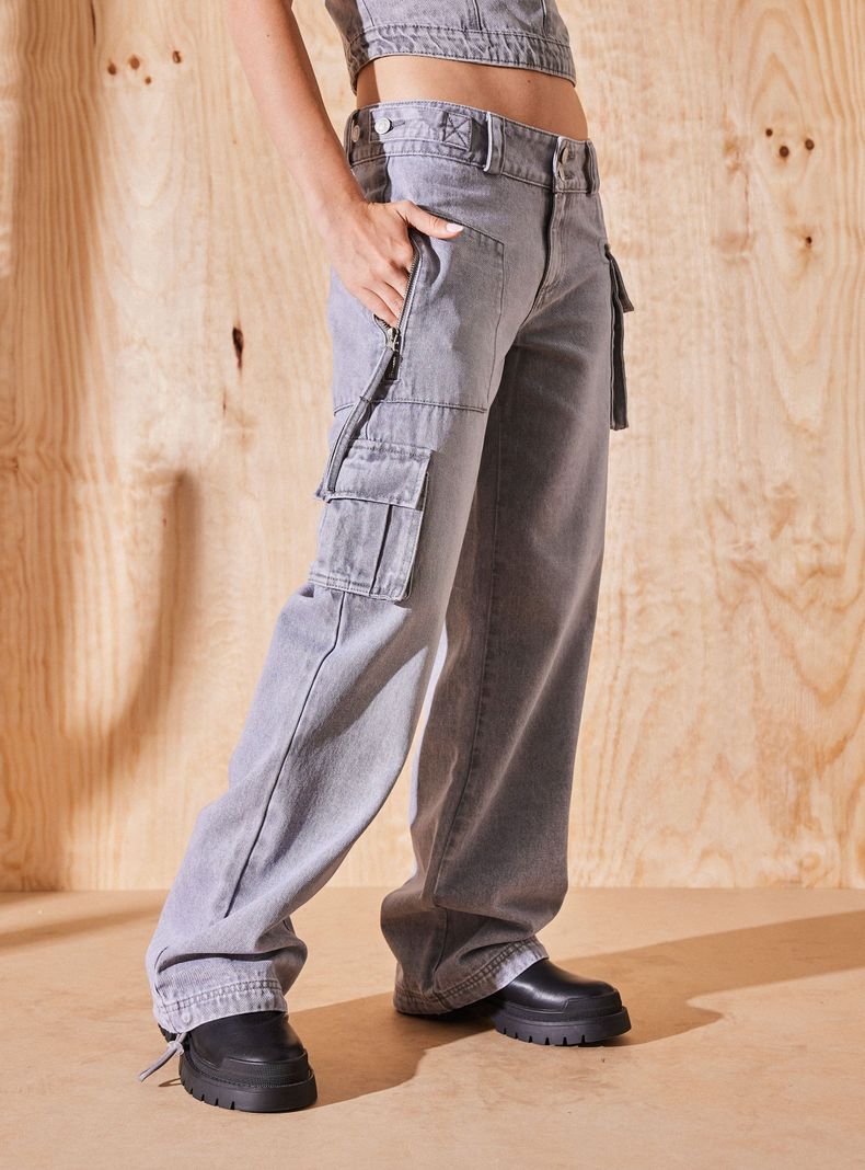 Jeans Multi Bolsillos Cargo-0