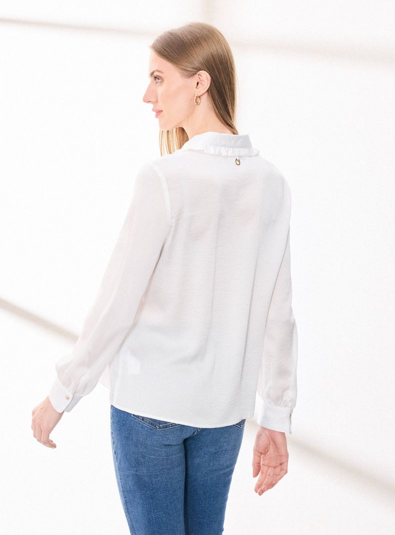 Blusa Satinada Cuello Bebé y Botón Decorativo-1