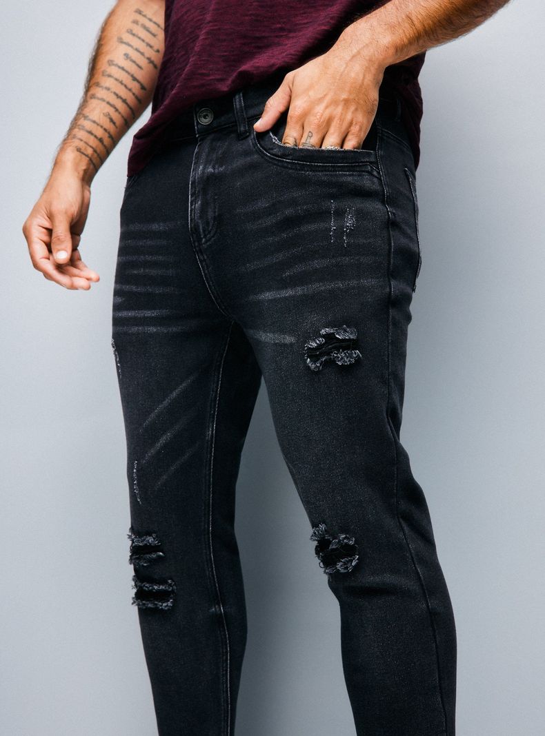 Jeans Roturas con Parche-2