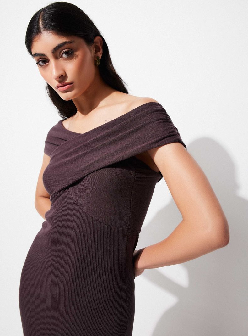 Vestido Ajustado Midi con Escote Cruzado-2
